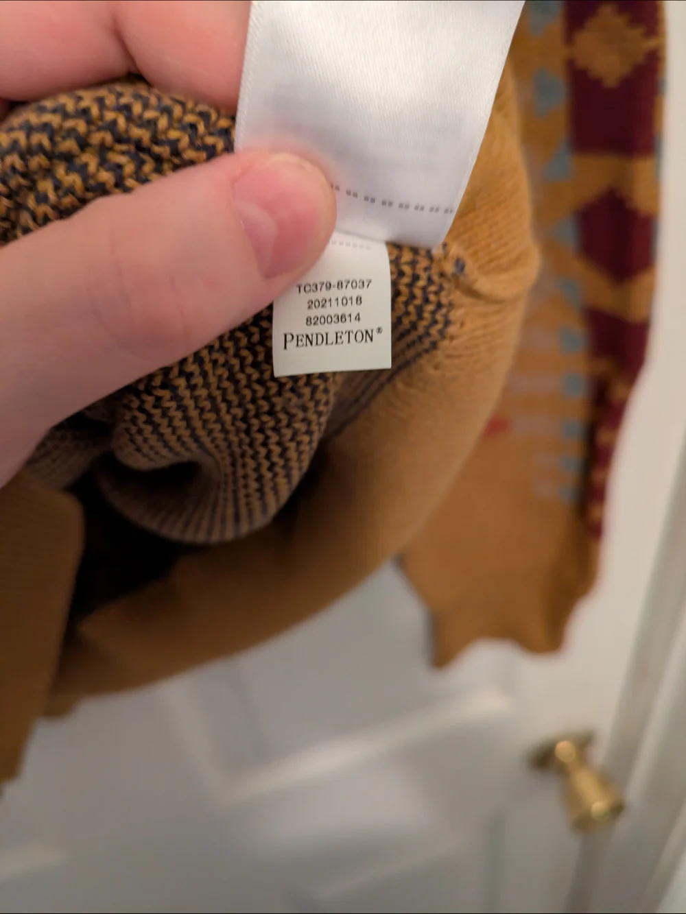 Pendleton! Southwestern Sweater - Picture 6 of 6